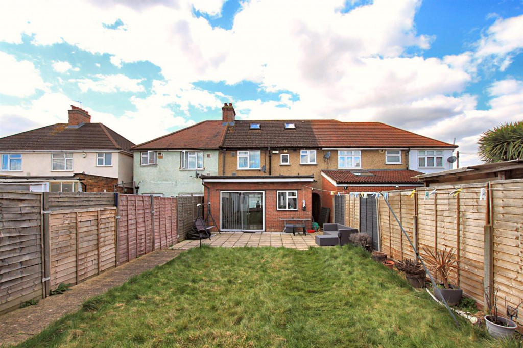 Hinton Avenue, Hounslow, TW4, 4 bedroom, House - Terraced