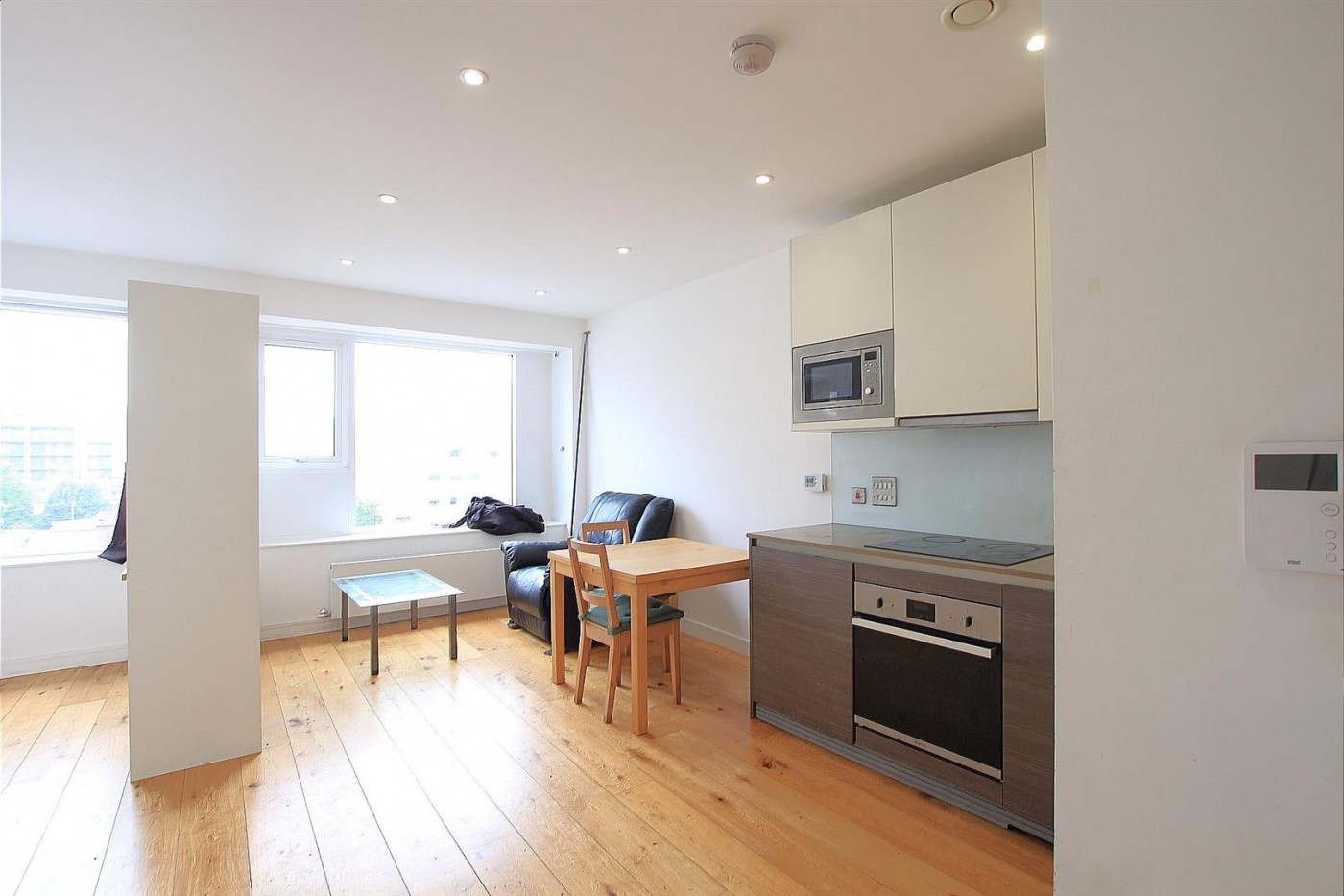 Central House, Lampton Road, Hounslow, TW3, Apartment